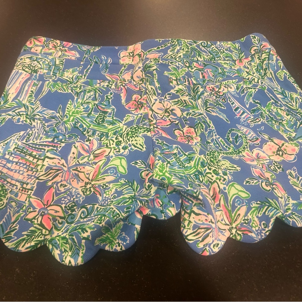 Lilly Floral Scalloped Hem Shorts